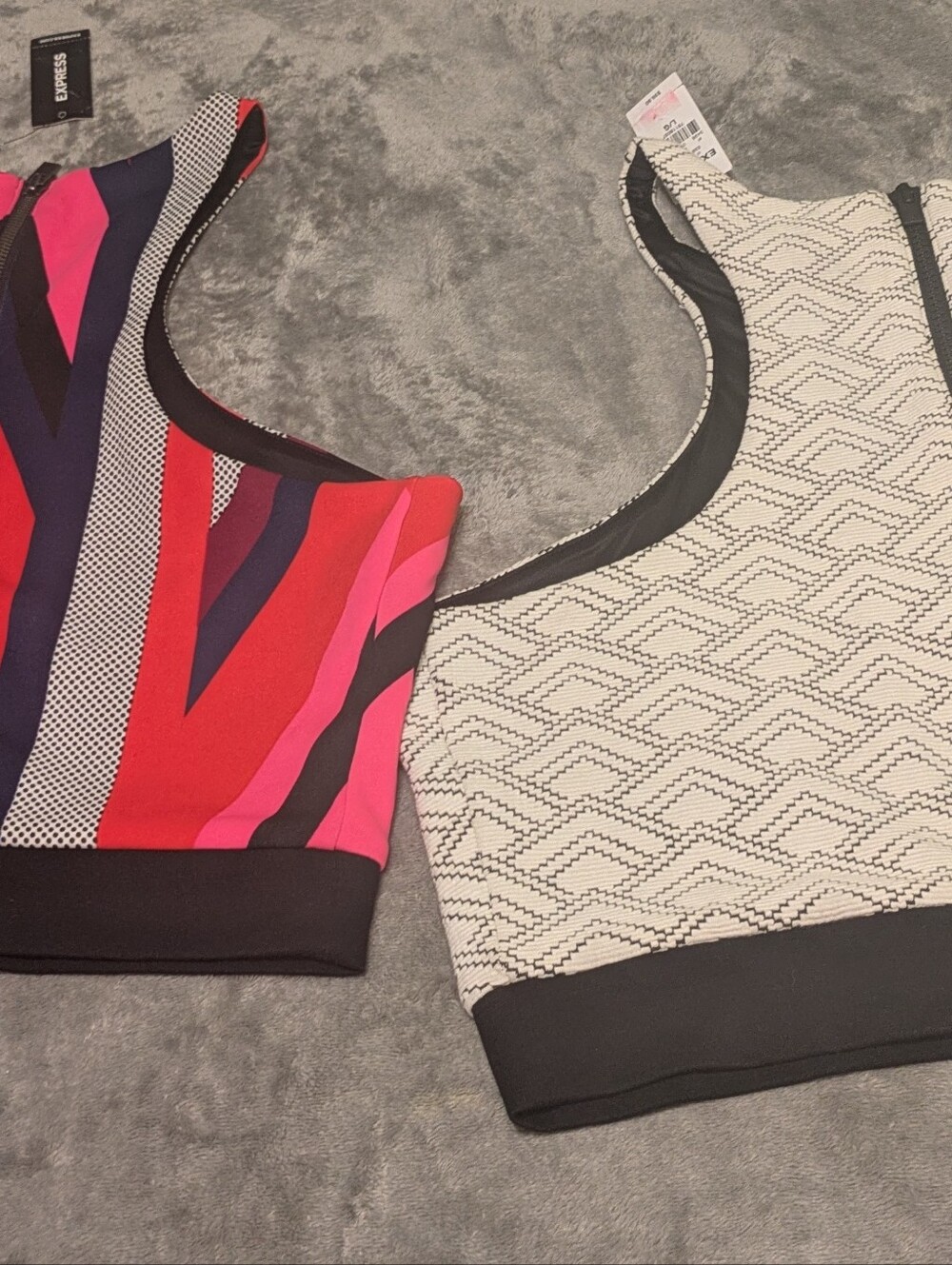 NWT Express Women’s Large Black White Geometric Crop Top Back Zip Sleeveless - Picture 2 of 8
